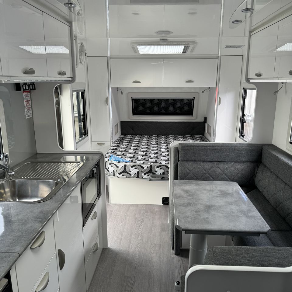 2022 Crusader Excalibur Castle (Bunks)