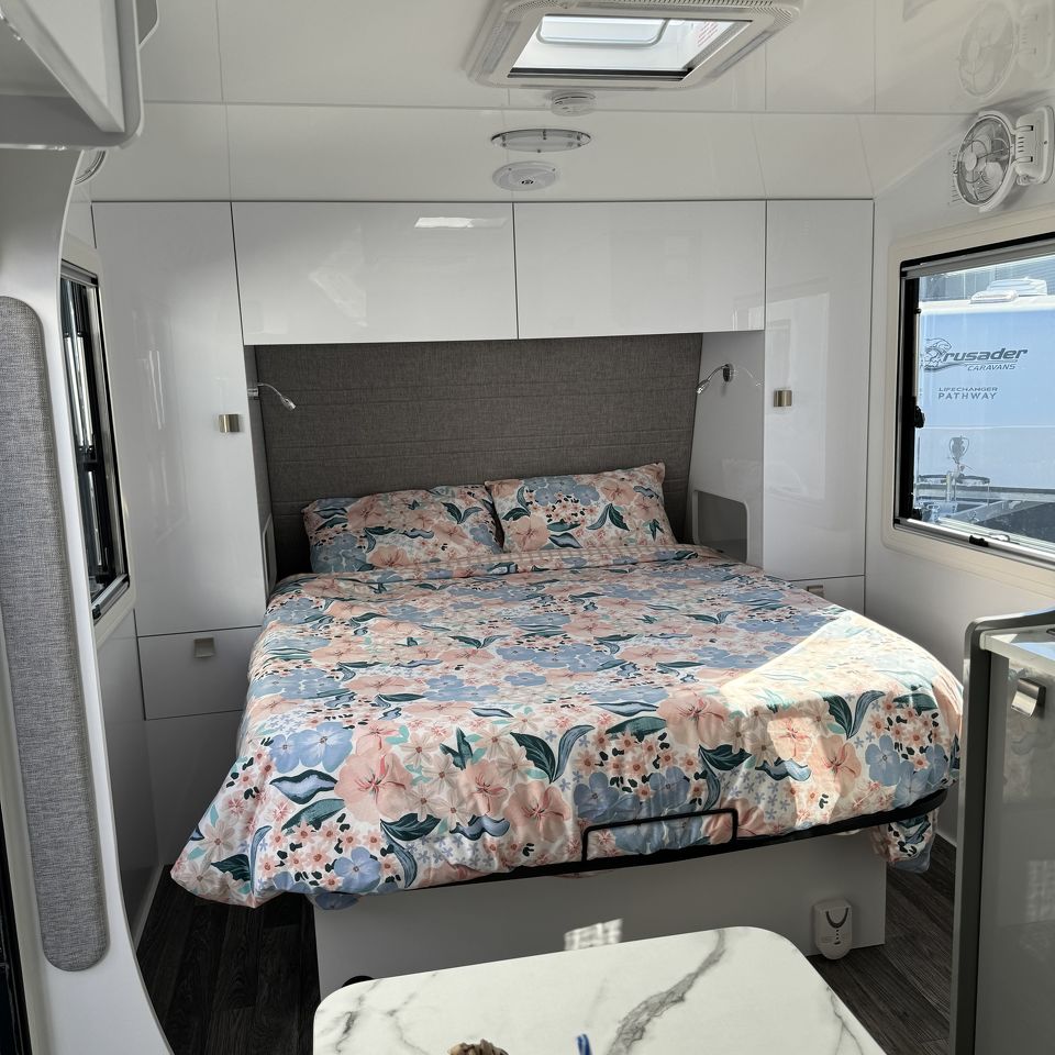 2024 Millard MFlow 17'6 Centre Door L-Lounge