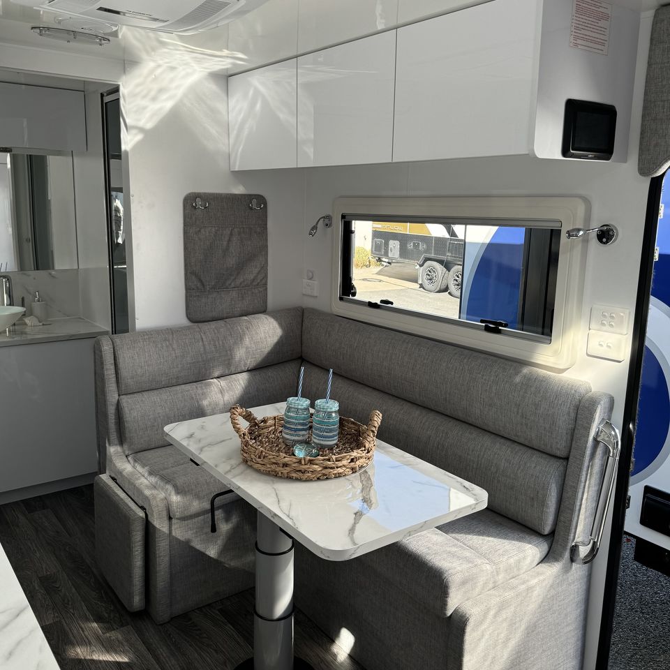 2024 Millard MFlow 17'6 Centre Door L-Lounge