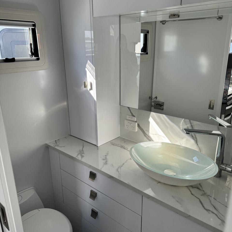 2024 Millard MFlow 17'6 Centre Door L-Lounge