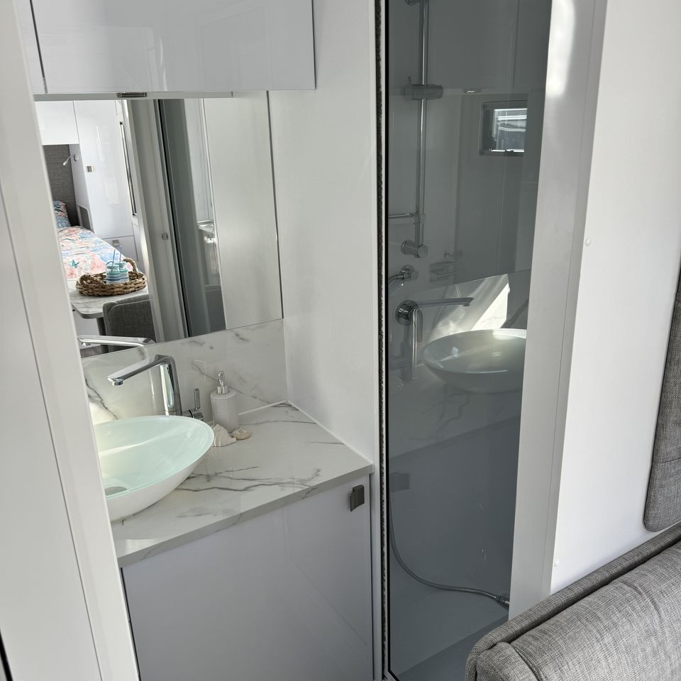 2024 Millard MFlow 17'6 Centre Door L-Lounge