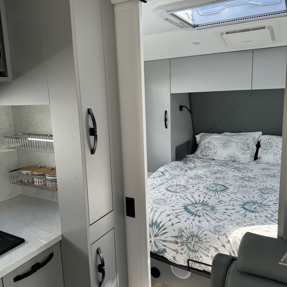Millard Toura-X All Terrain 20'6 Rear Door Dinette