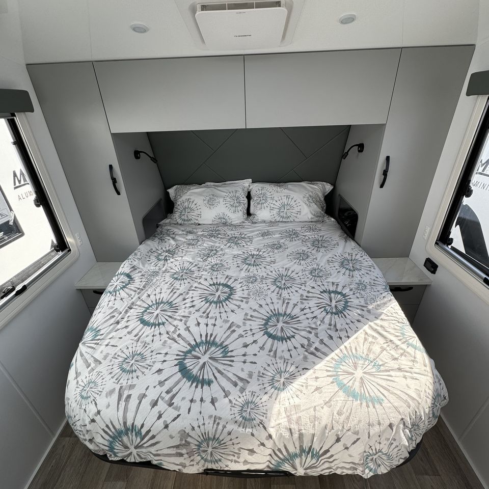 Millard Toura-X All Terrain 20'6 Rear Door Dinette