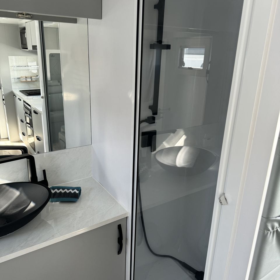 Millard Toura-X All Terrain 20'6 Rear Door Dinette