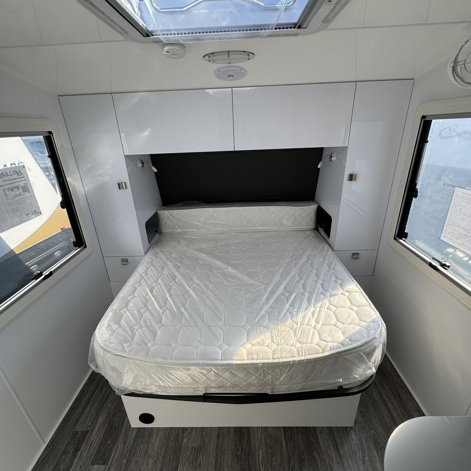 2024 Millard MFlow 21'6 Rear Door Side Club Lounge