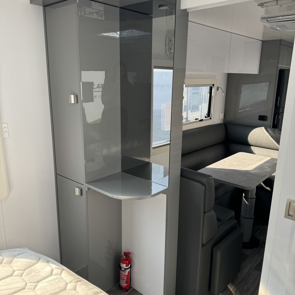 2024 Millard MFlow 21'6 Rear Door Side Club Lounge