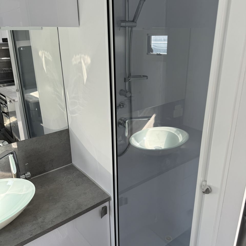 2024 Millard MFlow 21'6 Rear Door Side Club Lounge