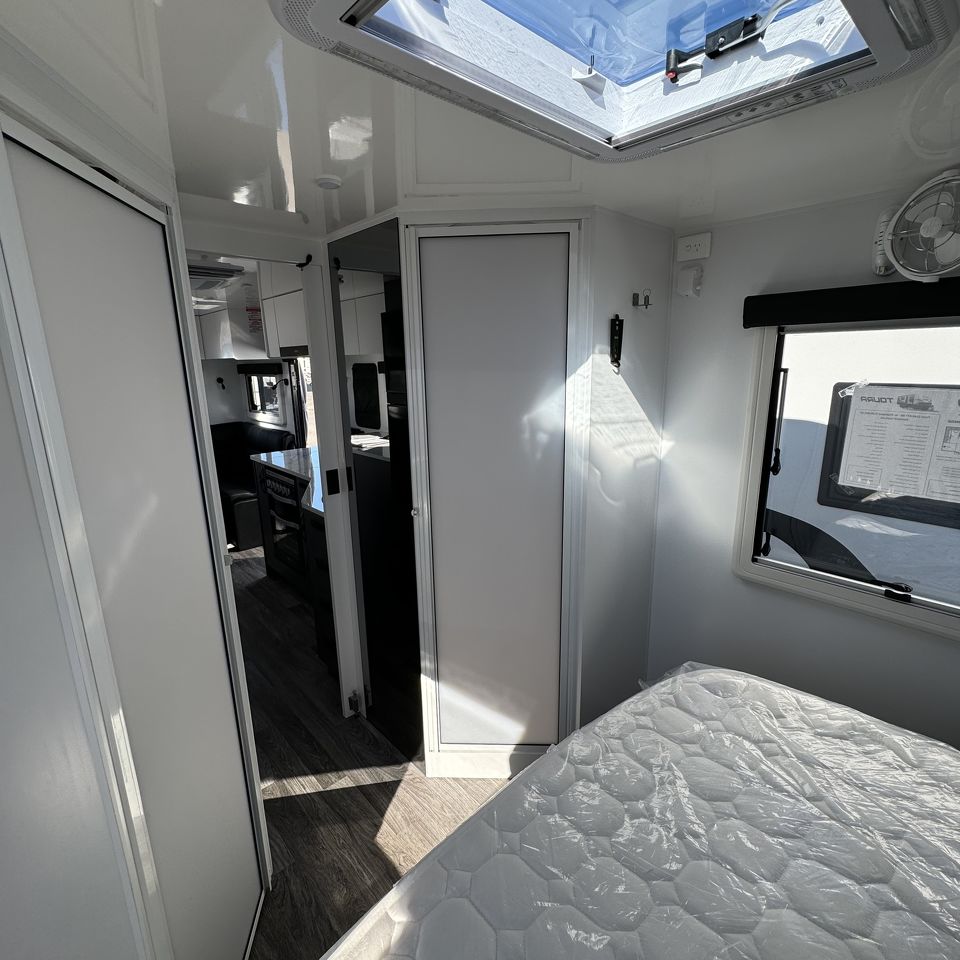 2024 Millard Toura 22'6 Rear Door Rear Club Lounge