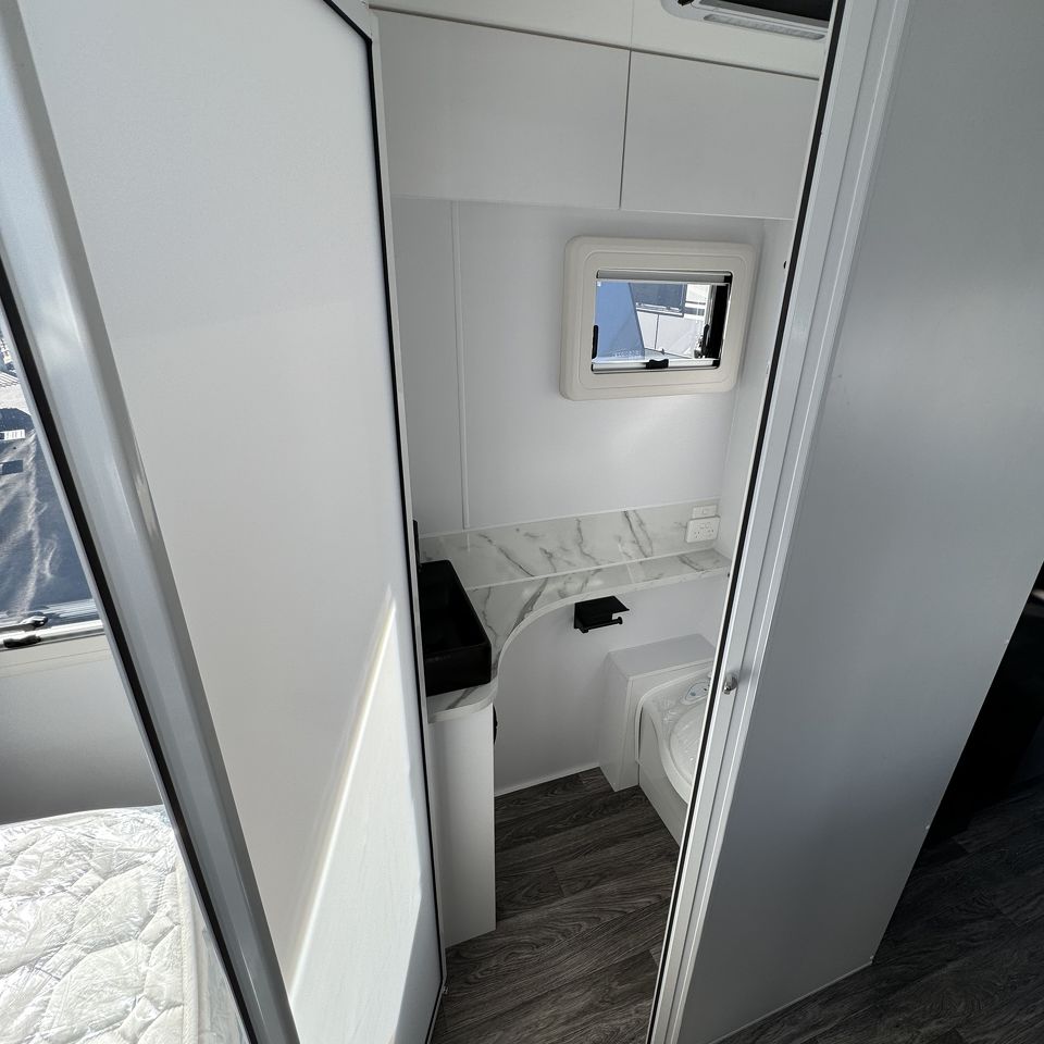 2024 Millard Toura 22'6 Rear Door Rear Club Lounge