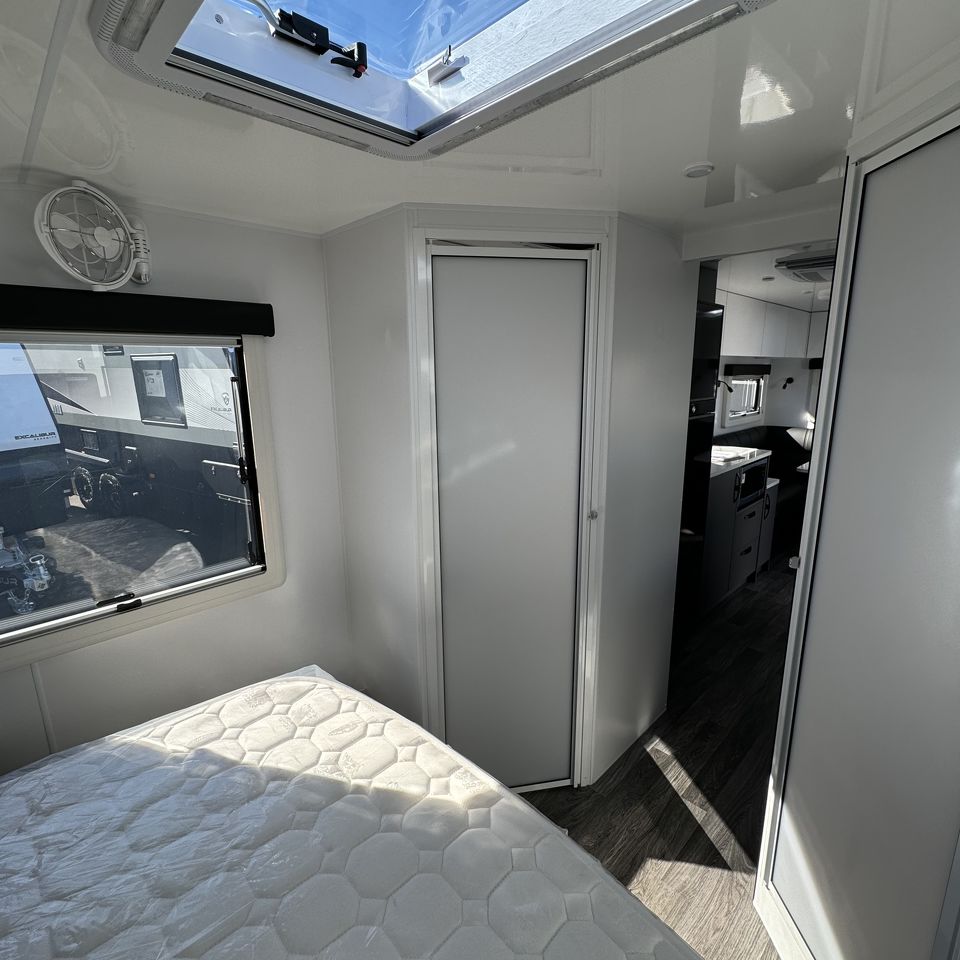 2024 Millard Toura 22'6 Rear Door Rear Club Lounge