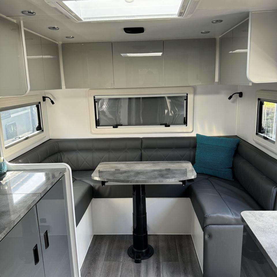 Masterpiece Performance 23' Rear Club Lounge