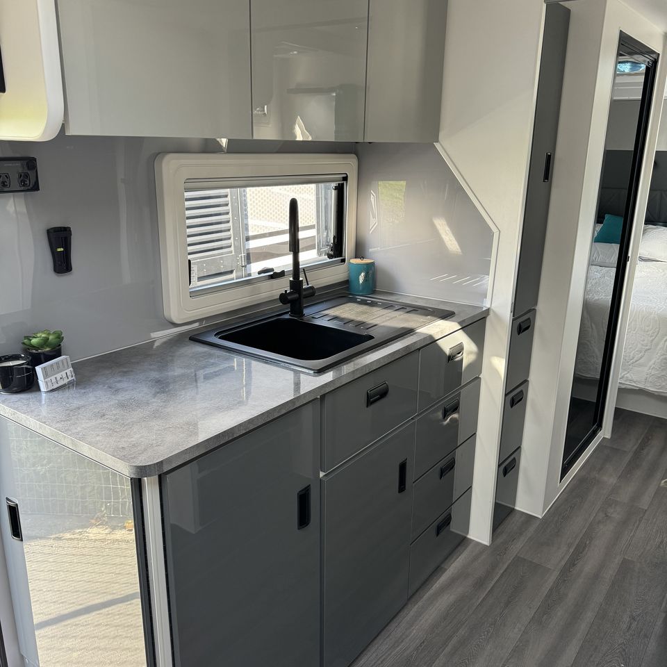 Masterpiece Performance 23' Rear Club Lounge