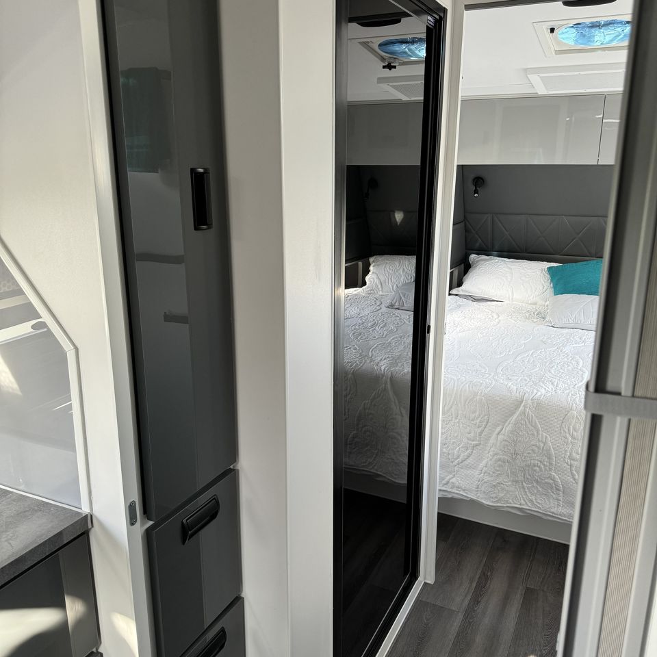 Masterpiece Performance 23' Rear Club Lounge