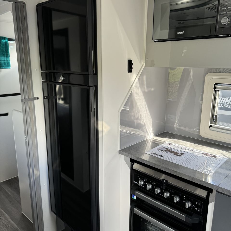 Masterpiece Performance 23' Rear Club Lounge