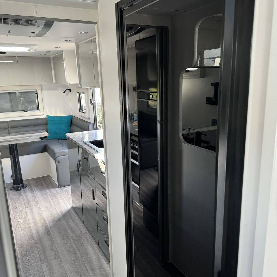 Masterpiece Performance 23' Rear Club Lounge