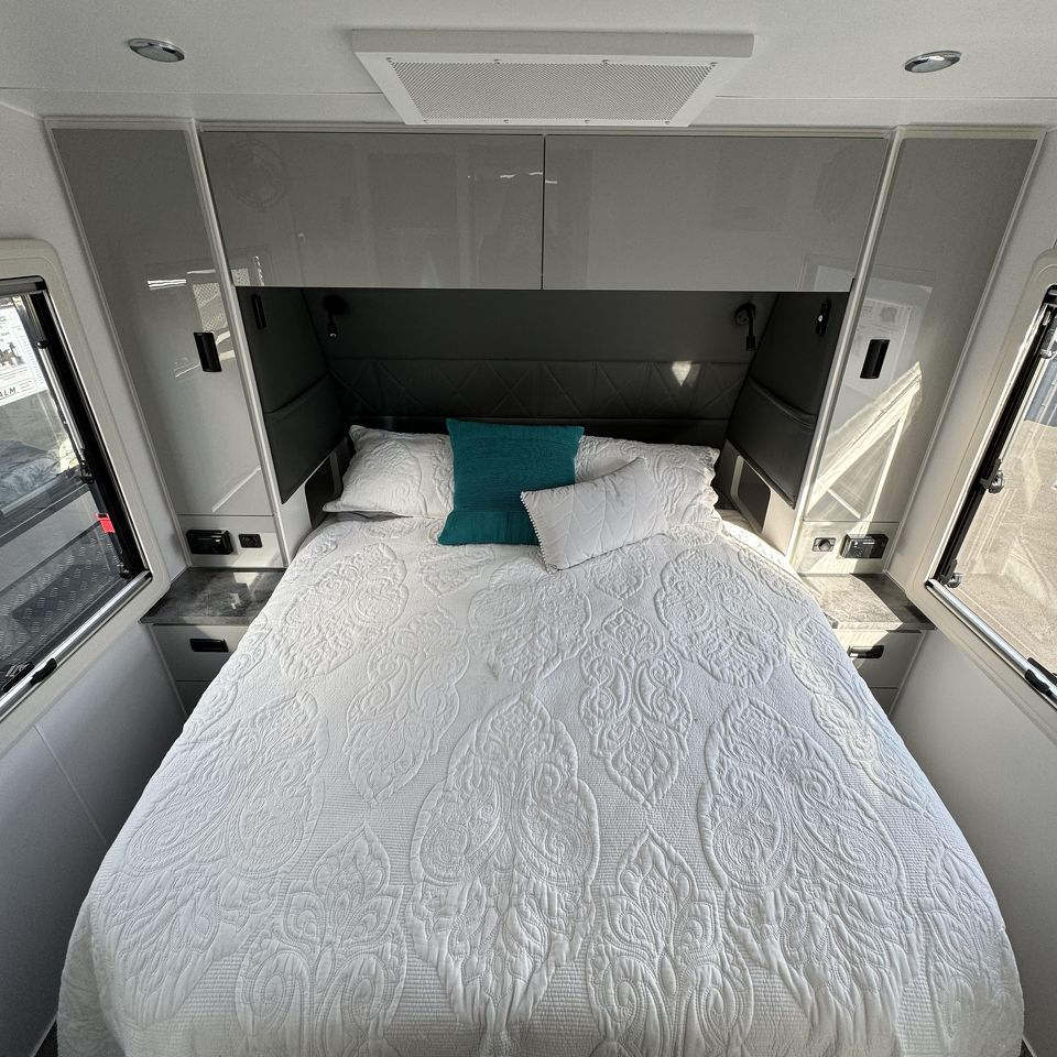 Masterpiece Performance 23' Rear Club Lounge
