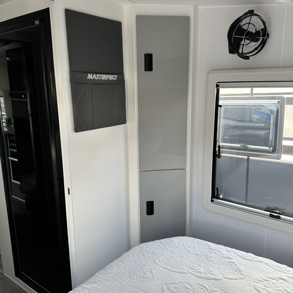Masterpiece Performance 23' Rear Club Lounge