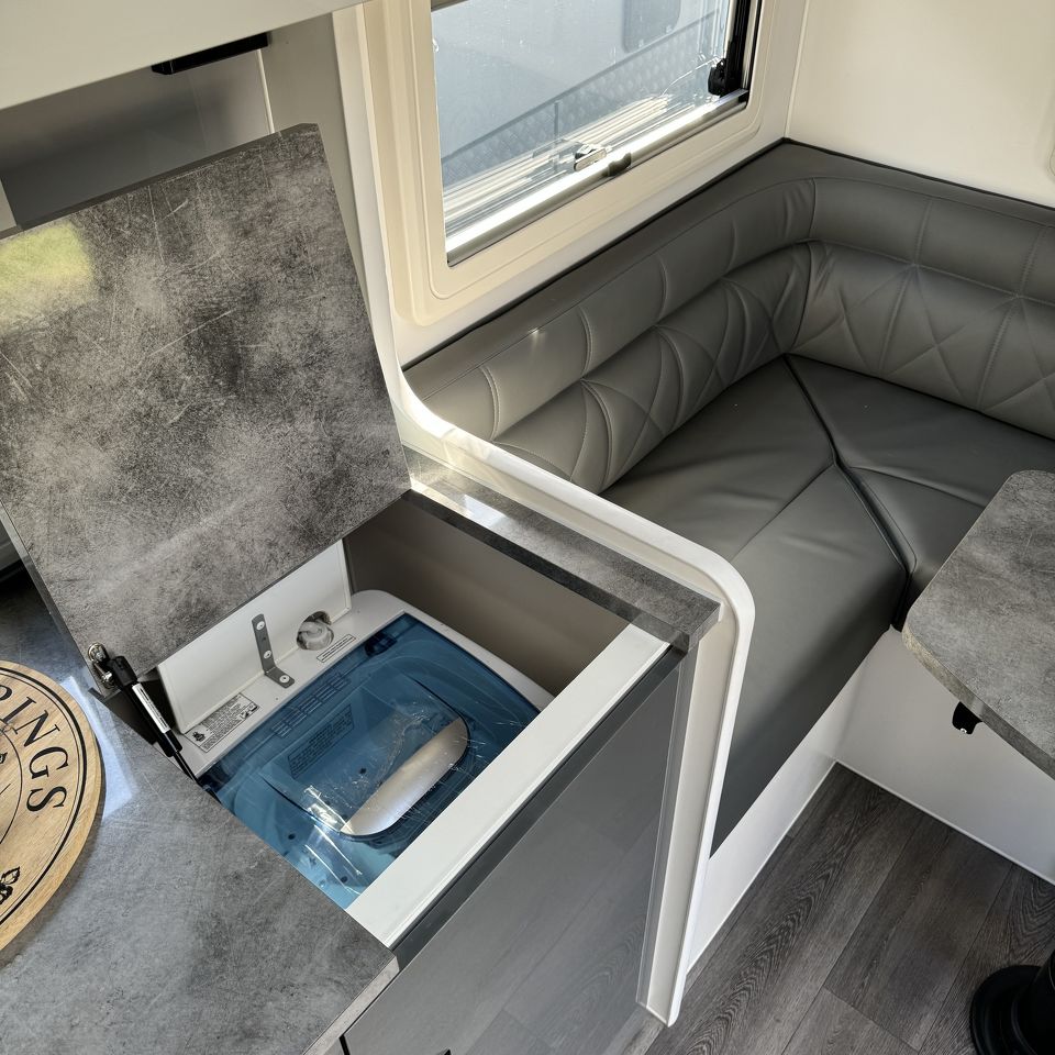 Masterpiece Performance 23' Rear Club Lounge