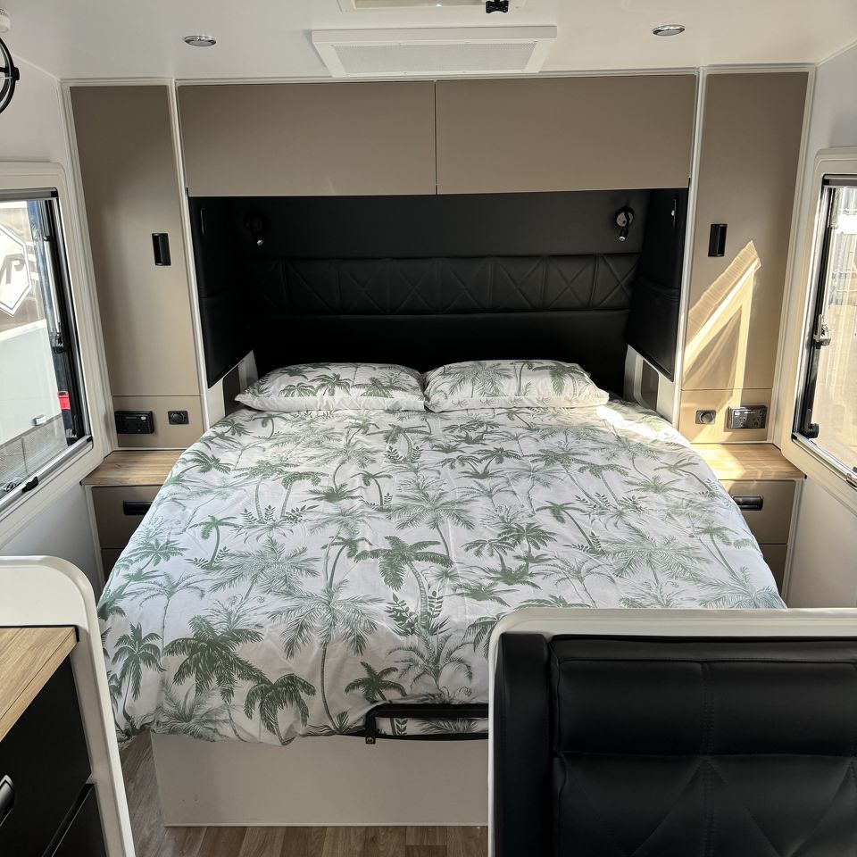 2024 Masterpiece Performance 20'8 Rear Door Dinette