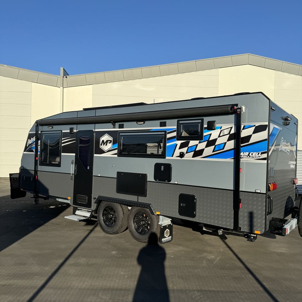 Masterpiece Performance 22' Centre Door Dinette