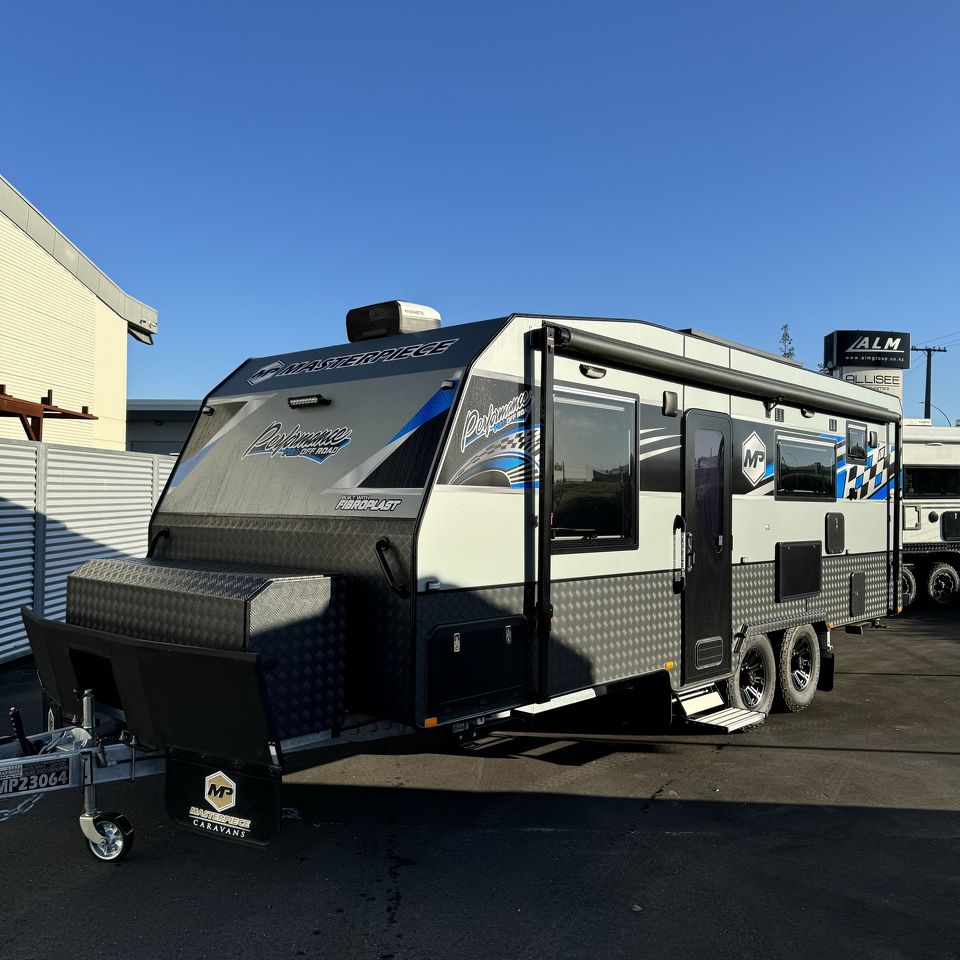 Masterpiece Performance 22' Centre Door Dinette