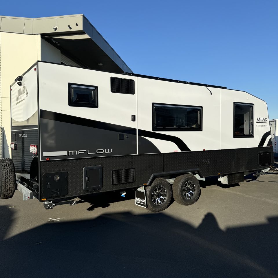 2024 Millard MFlow 21'6 Rear Door Side Club Lounge