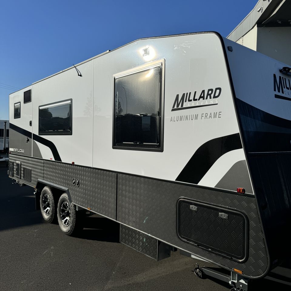 2024 Millard MFlow 21'6 Rear Door Side Club Lounge