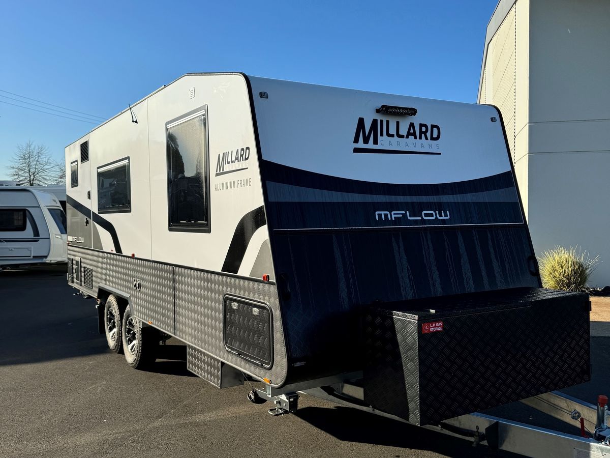 Millard MFlow 21'6 Rear Door Side Club Lounge