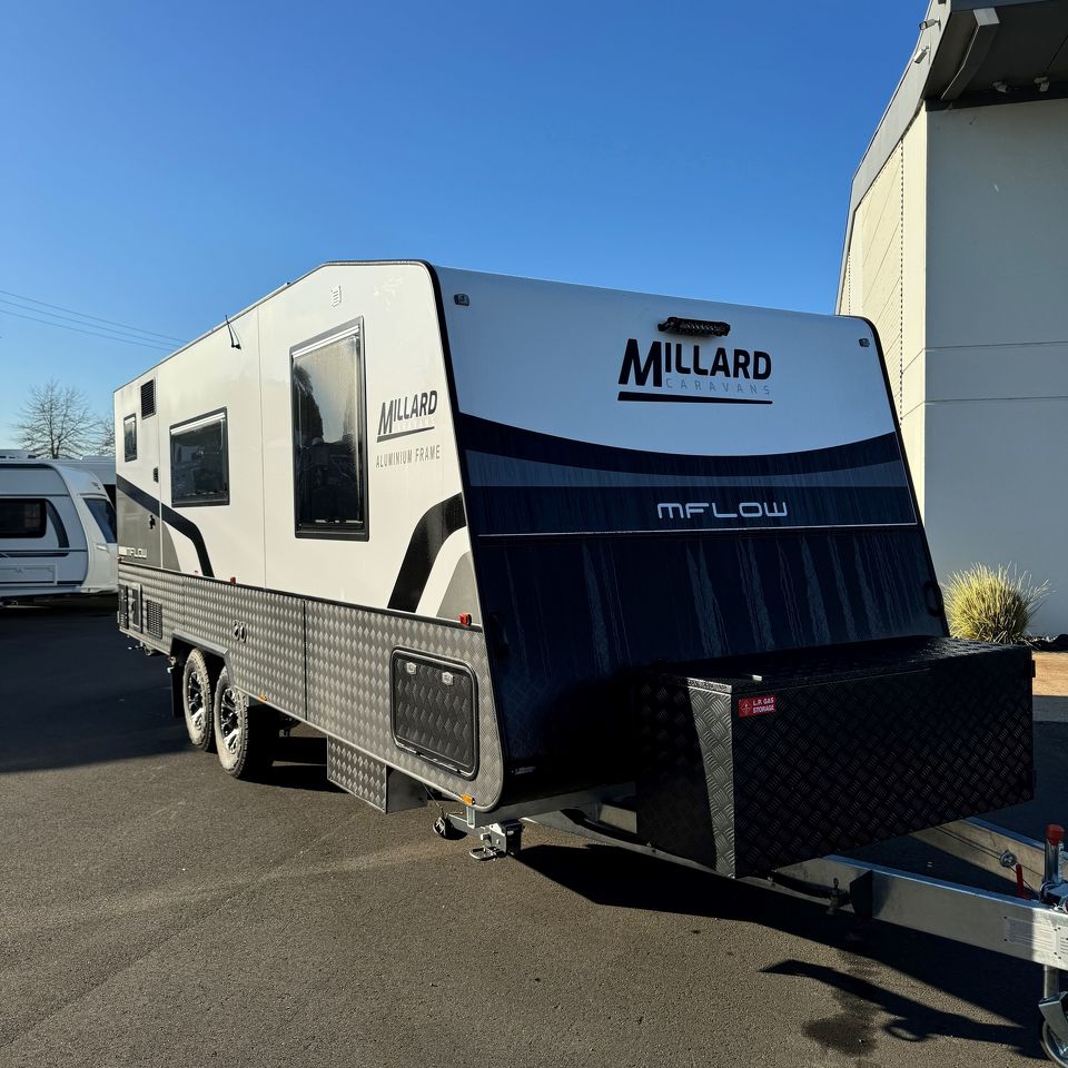 2024 Millard MFlow 21'6 Rear Door Side Club Lounge