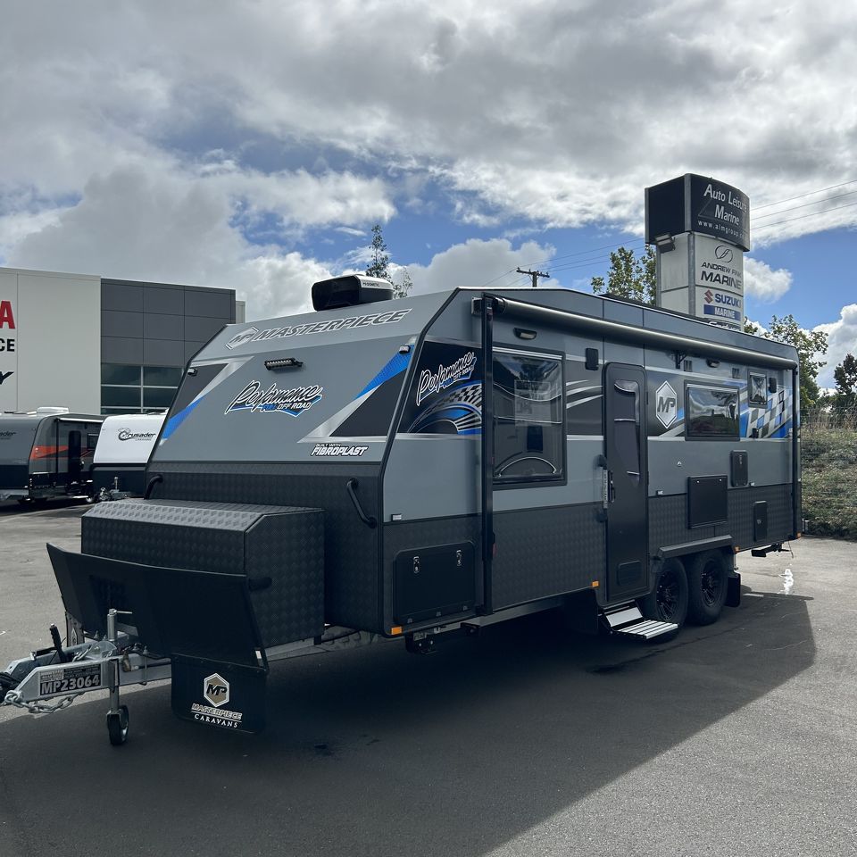 Masterpiece Performance 22' Centre Door Dinette