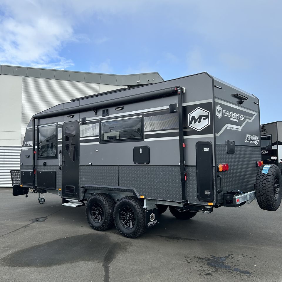 Masterpiece Performance 19'6 Centre Door Dinette