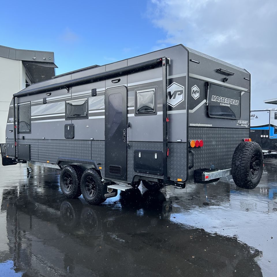 Masterpiece Performance 23' Rear Club Lounge