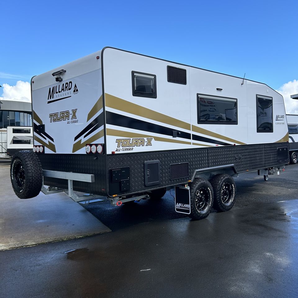 Millard Toura-X All Terrain 20'6 Rear Door Dinette