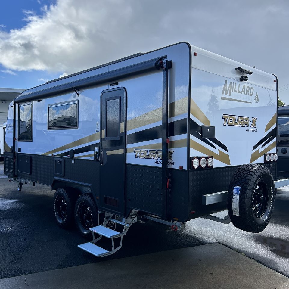 Millard Toura-X All Terrain 20'6 Rear Door Dinette