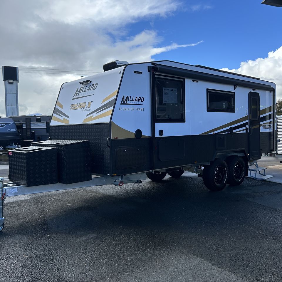 Millard Toura-X All Terrain 20'6 Rear Door Dinette