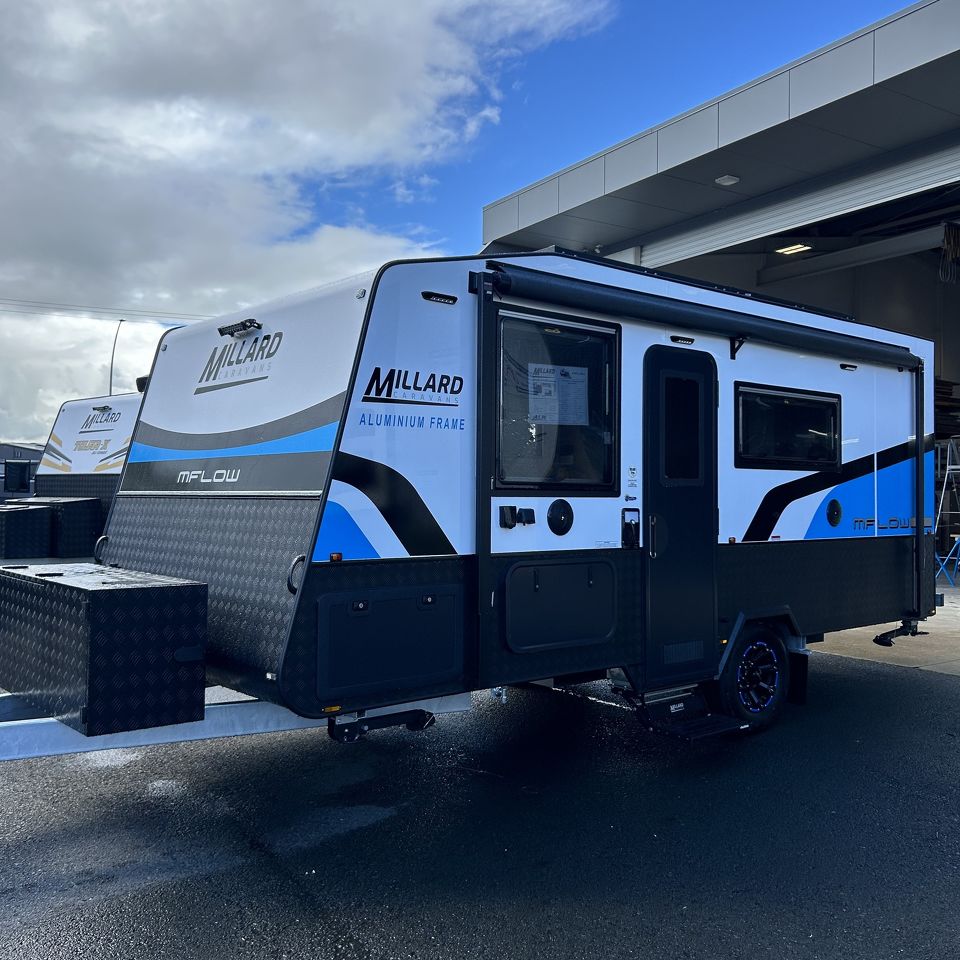 2024 Millard MFlow 17'6 Centre Door L-Lounge
