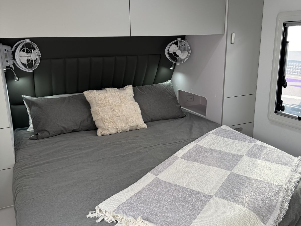 Crusader Musketeer Palace (Family Van)