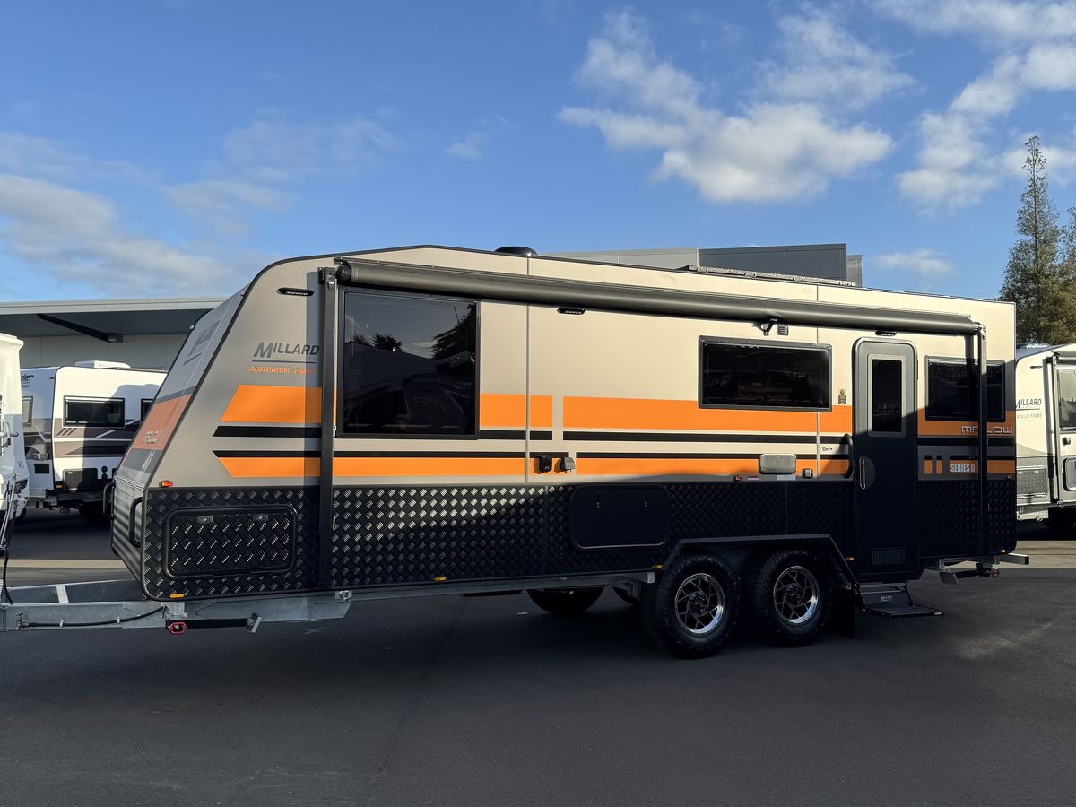 Millard MFlow Series II 22'8 Rear Club Lounge