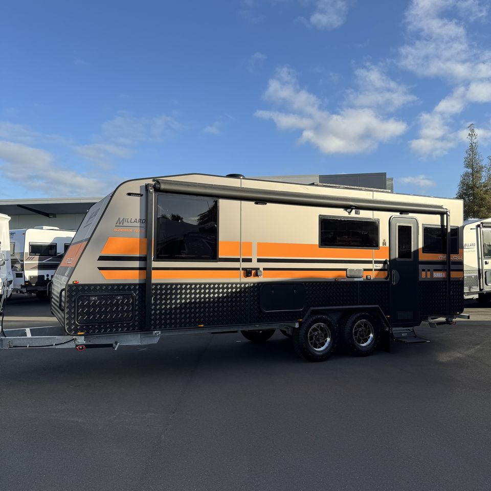 Millard MFlow Series II 22'8 Rear Club Lounge
