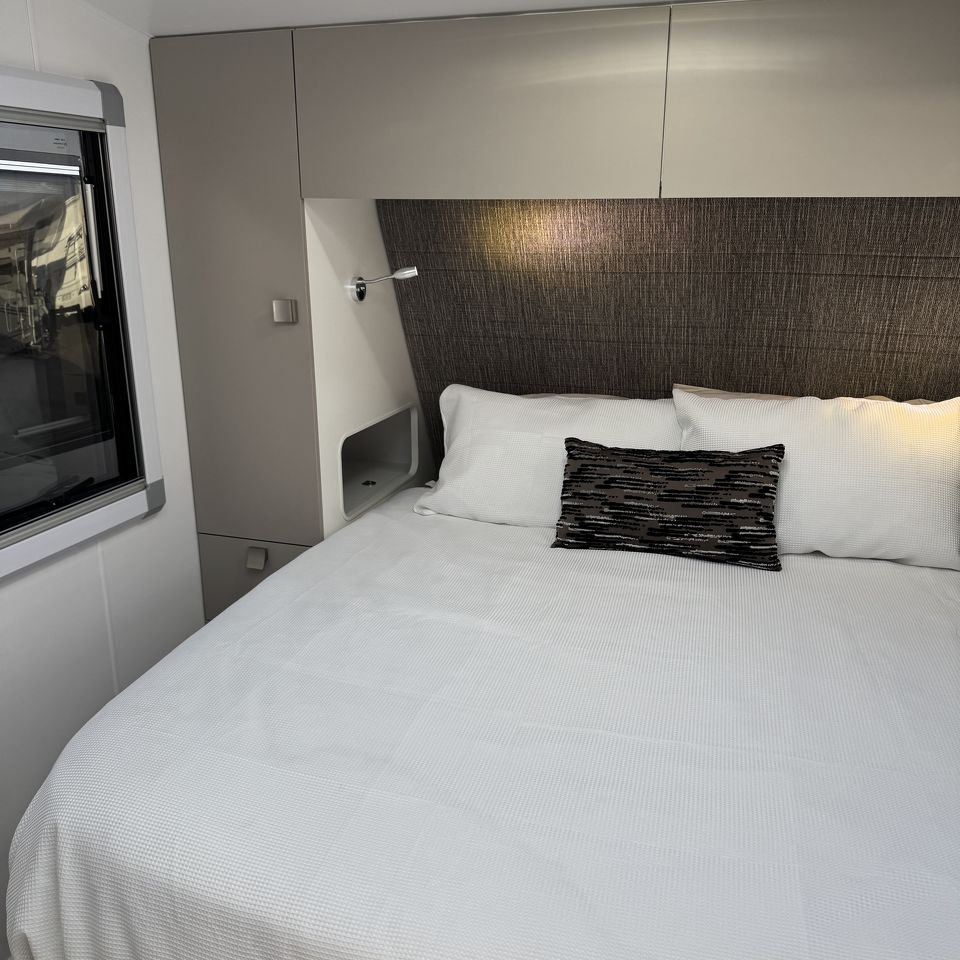 Millard MFlow Series II 22'8 Rear Club Lounge
