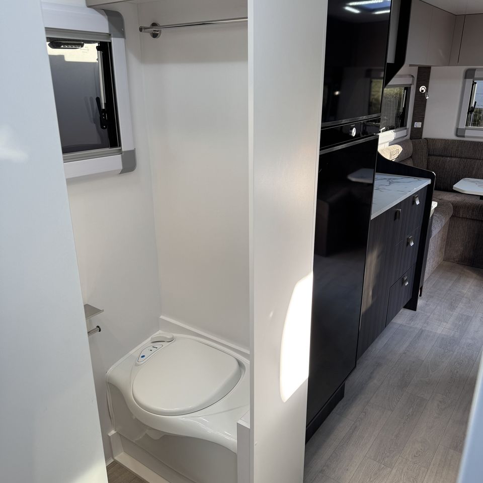 Millard MFlow Series II 22'8 Rear Club Lounge
