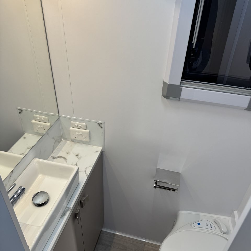 Millard MFlow Series II 22'8 Rear Club Lounge