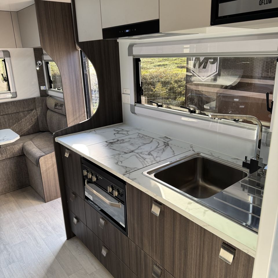 Millard MFlow Series II 22'8 Rear Club Lounge