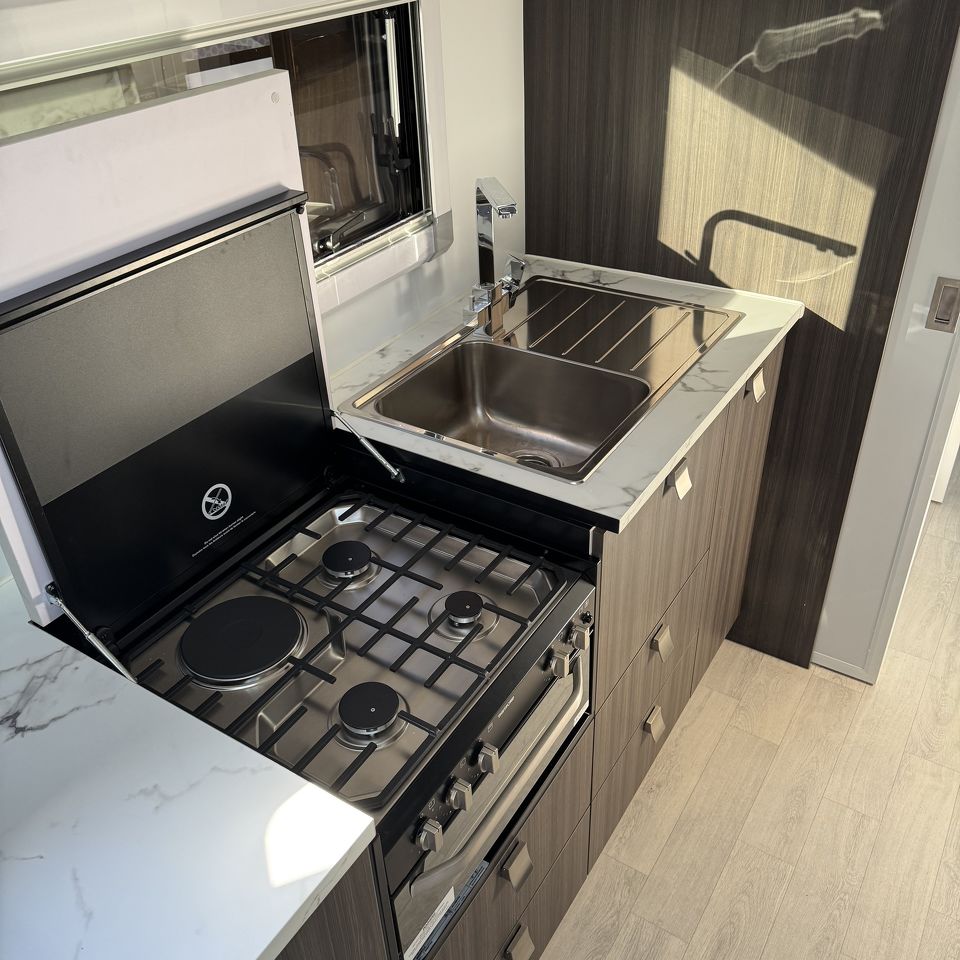 Millard MFlow Series II 22'8 Rear Club Lounge