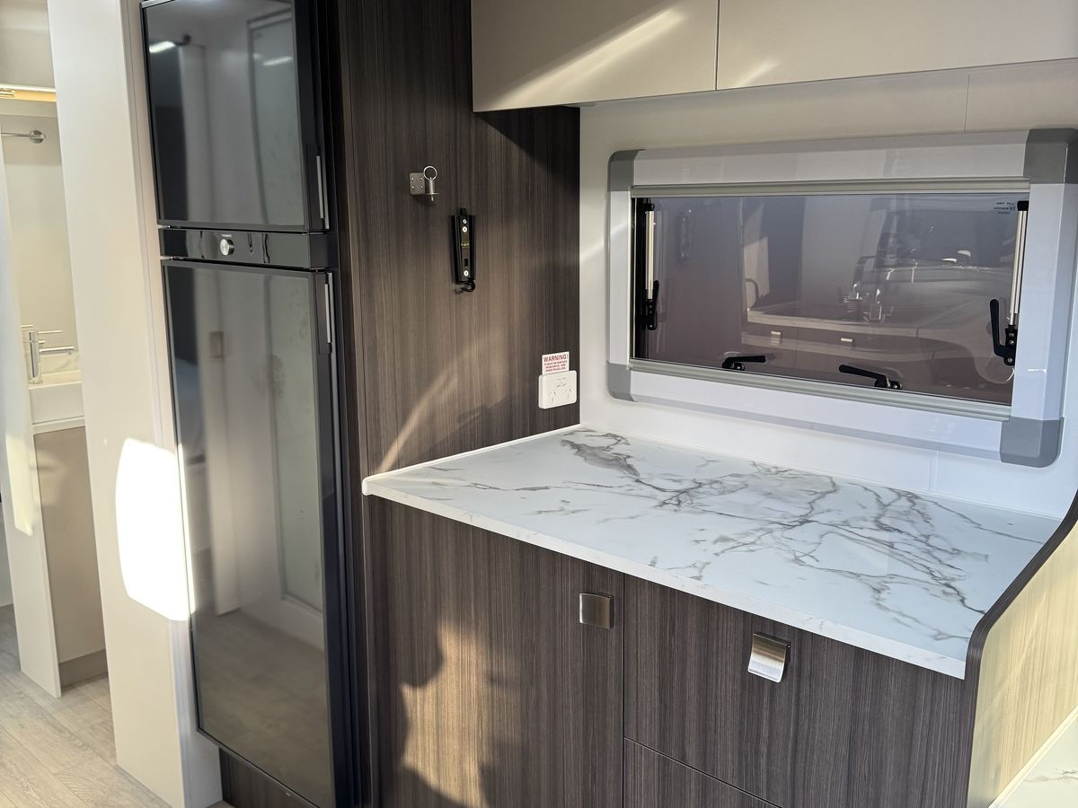 Millard MFlow Series II 22'8 Rear Club Lounge