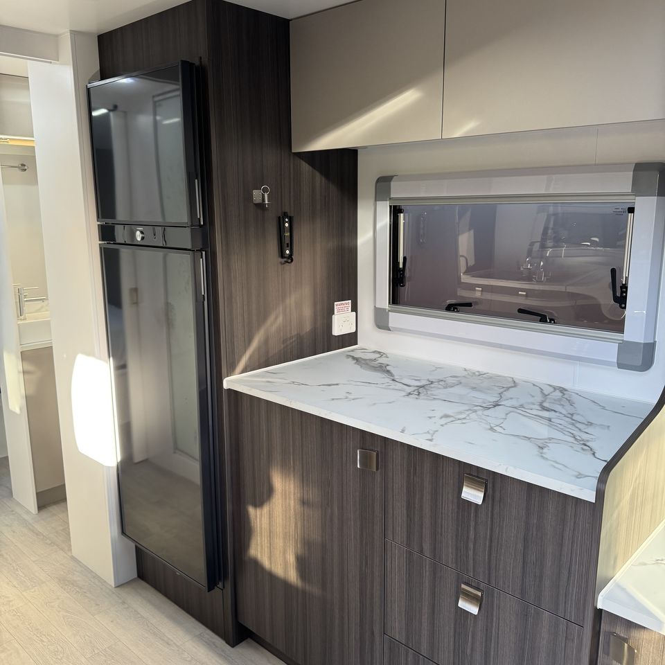 Millard MFlow Series II 22'8 Rear Club Lounge