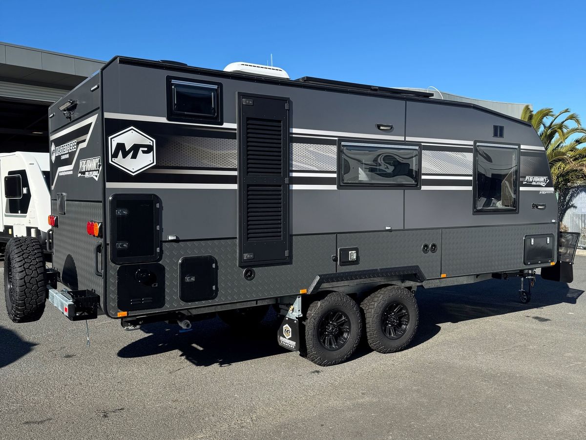 Masterpiece Performance 20'8 Rear Door Dinette