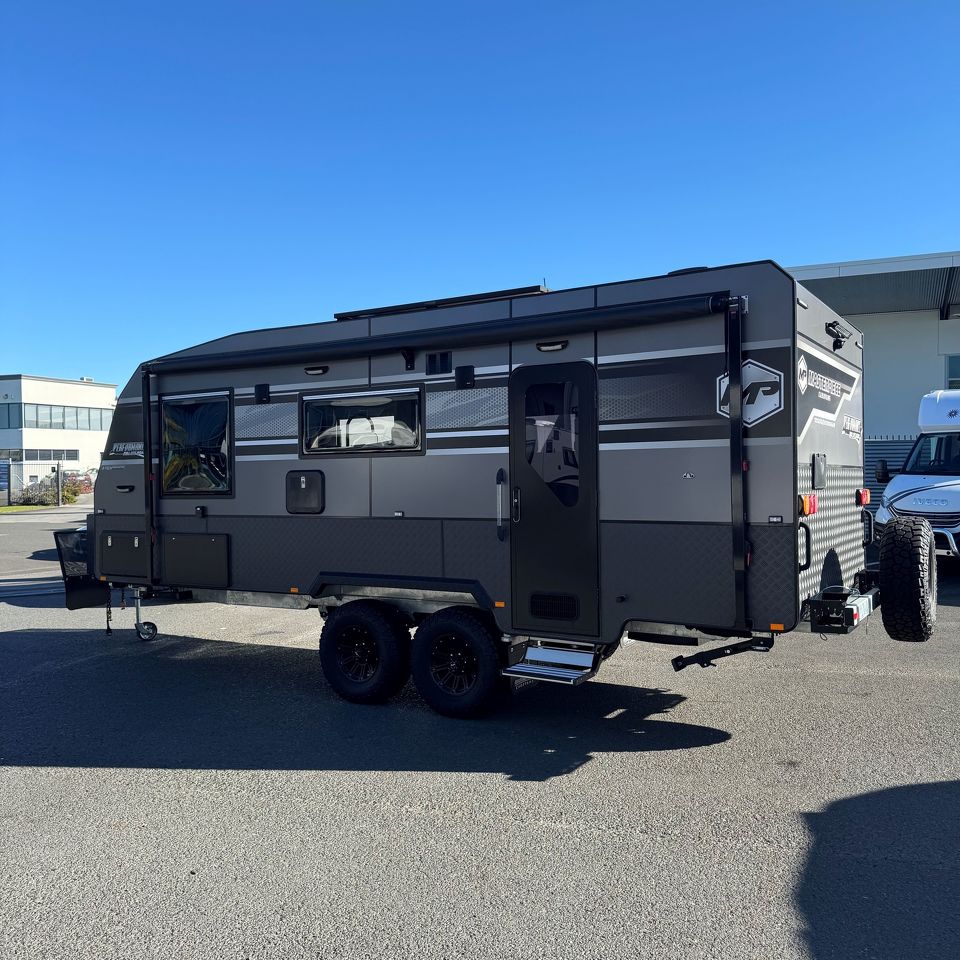 Masterpiece Performance 20'8 Rear Door Dinette