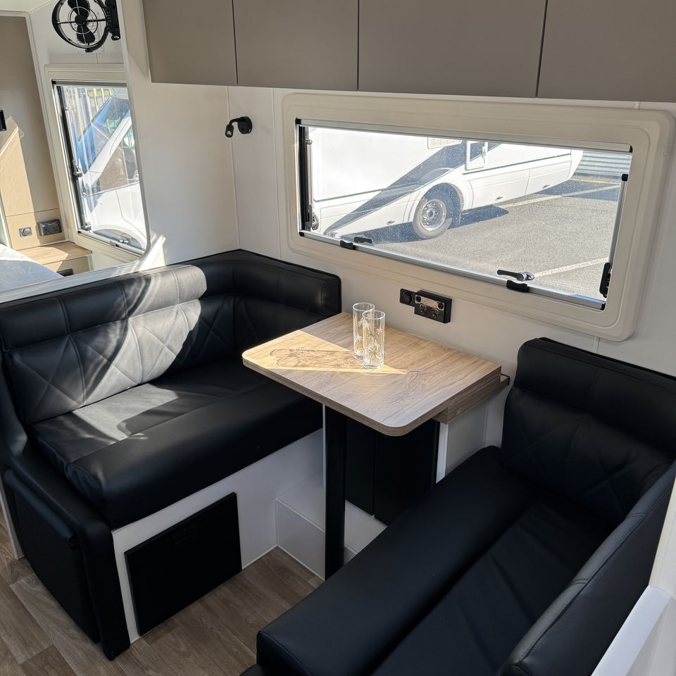 Masterpiece Performance 20'8 Rear Door Dinette