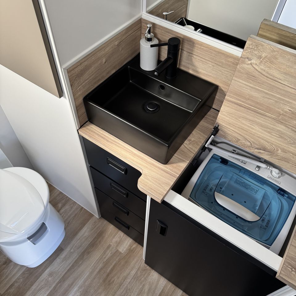 Masterpiece Performance 20'8 Rear Door Dinette